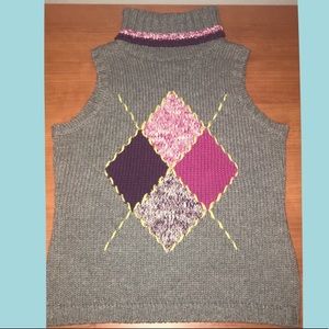 Turtleneck knitted sleeveless top!